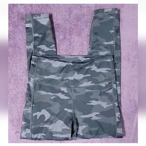 Womens Ultimate Athleta Camo 7/8 Leggings Size Small